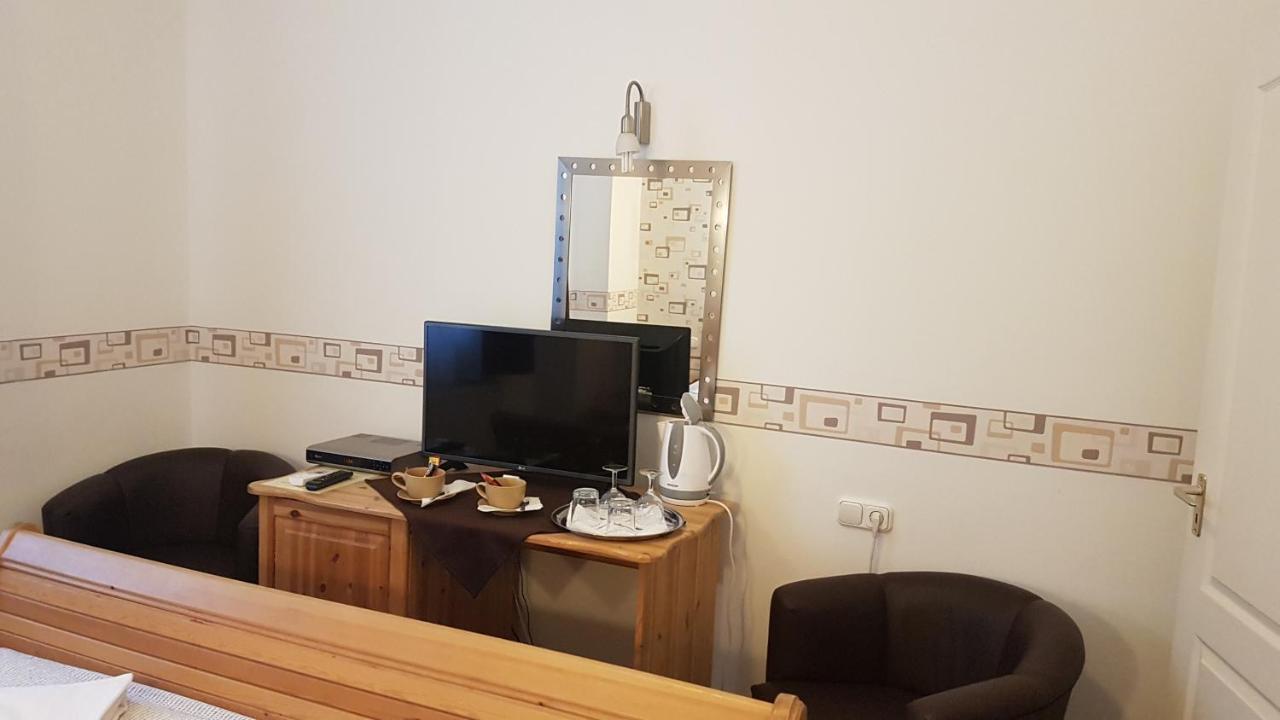 The Corner House Panzio Hotel Tata Ngoại thất bức ảnh